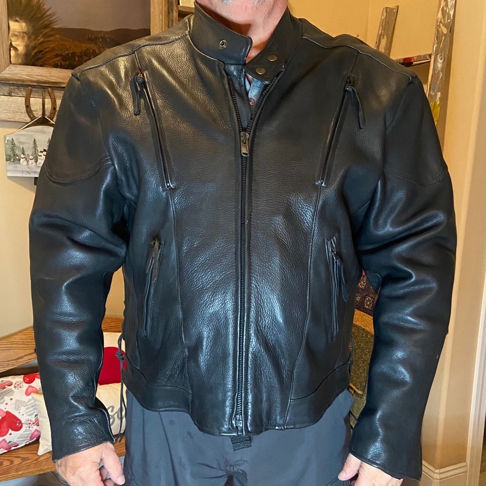 Barney’s Heavy Weight Leather Motorcycle Jacket with Liner.🏍 Unisex.